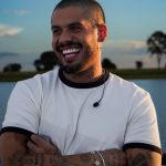 Zé Felipe e Lara Jucá flagrados juntinhos após show no RJ, e a internet foi buscar o histórico dela com Virginia