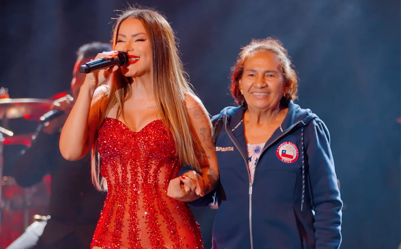 "Não me reconhece mais": Walkyria Santos canta com mãe que teve AVC em projeto novo
