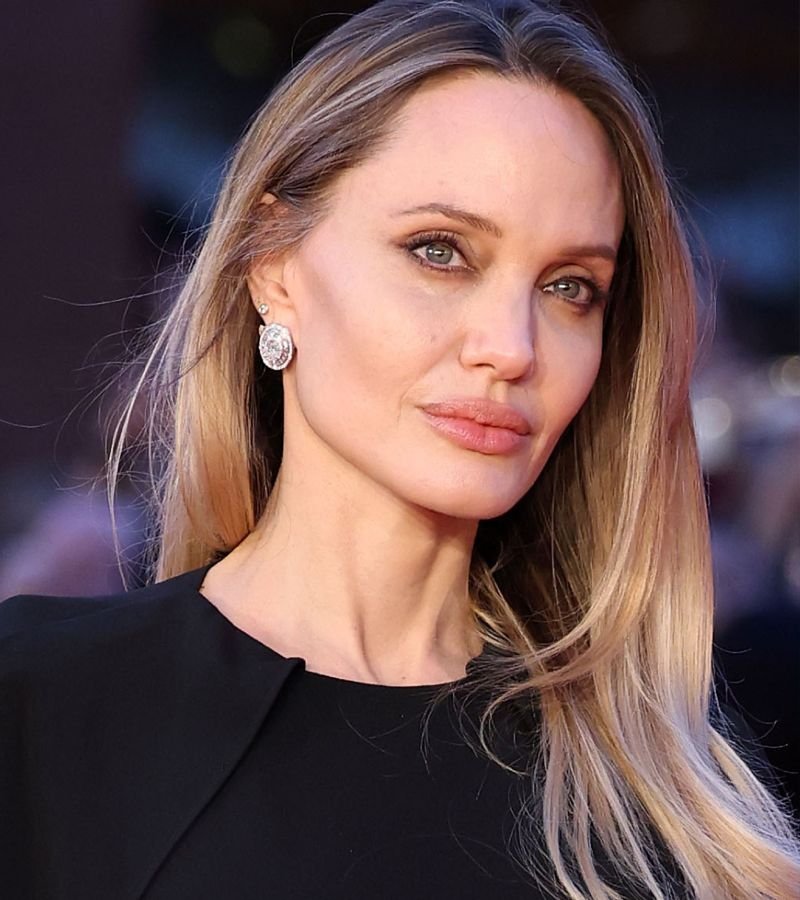 Angelina Jolie revela que ficou sem se envolver com ninguém desde 2016