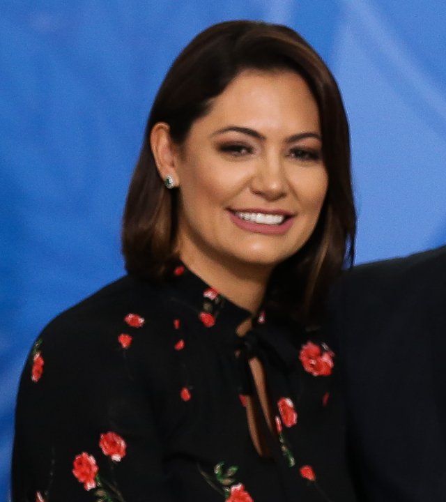 Michelle Bolsonaro tira o follow dos três filhos de Jair no Instagram