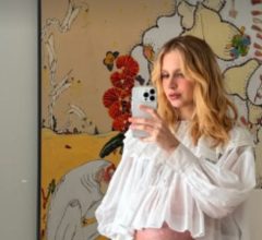 Isa Scherer posa nua, exibe barrigão e levanta suspeita: "Será que tem mais um bebê?"