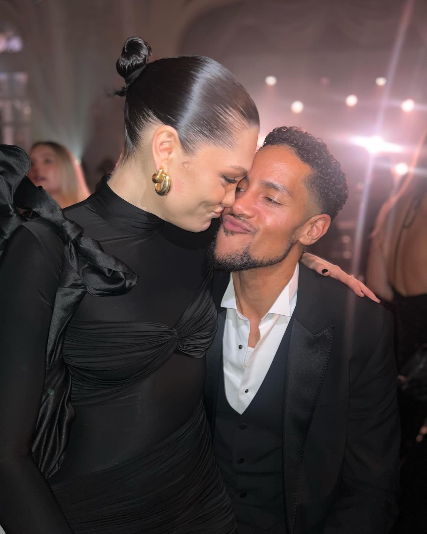 Jessie J confirma término com Chanan Safir Colman em post no Instagram