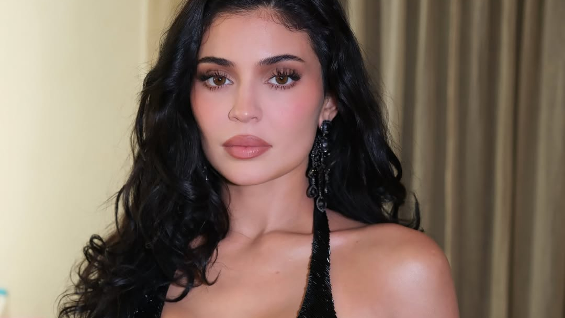 Ex-chef de Kylie Jenner processa por aborto após jornada exaustiva de trabalho