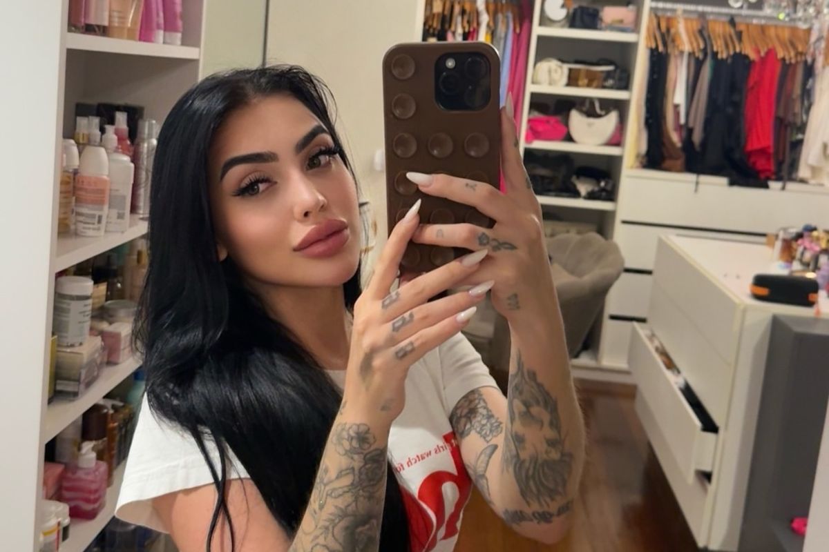 MC Mirella nega lipo íntima e detona comentário de fã nos Stories