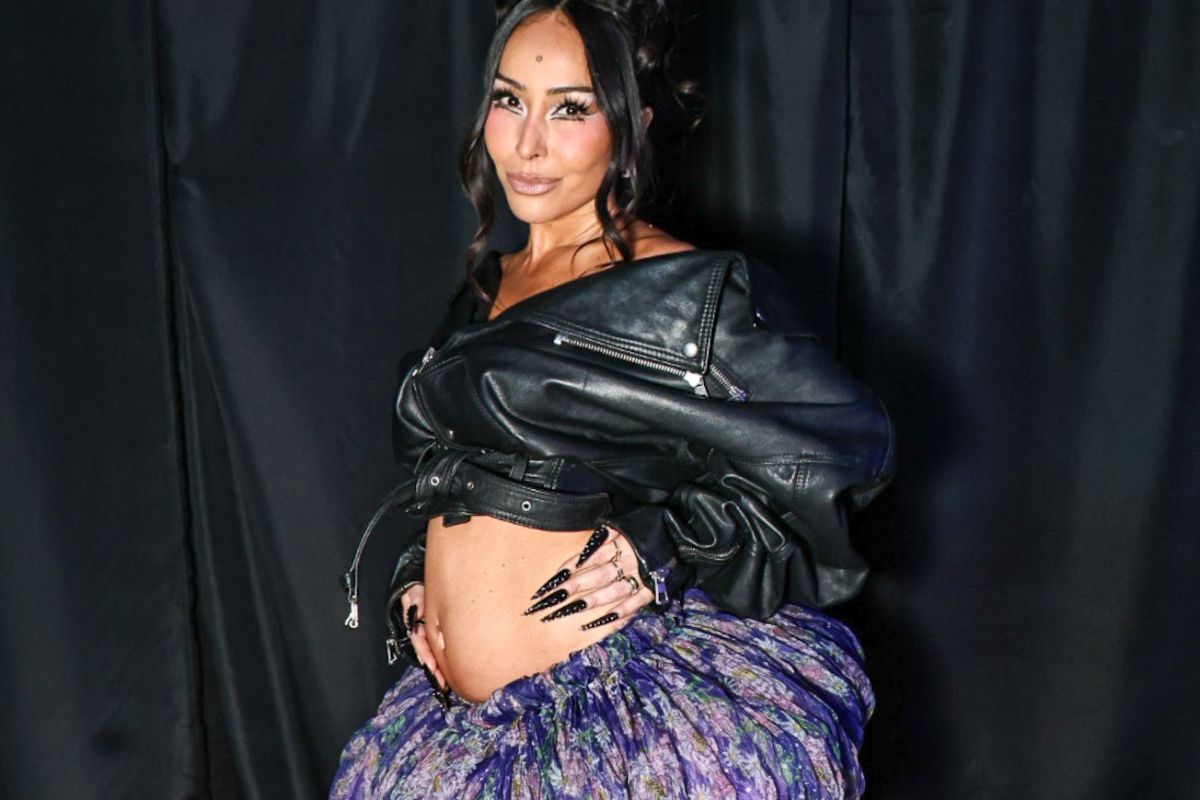 Sabrina Sato de barriguinha à mostra no desfile: a web não piscou