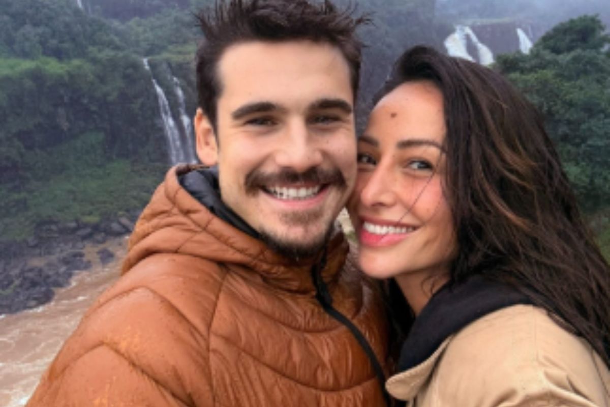 Sabrina Sato exibe presente de Nicolas Prattes e internet vai a fundo nos detalhes