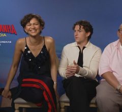 Zendaya ficou boquiaberta com look de Zainab Jiwa no tapete vermelho