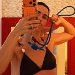 Carolina Dieckmann com barriga definida e trend de biquíni que parou o Instagram