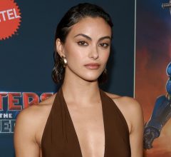 Camila Mendes expõe ataques de pânico nos bastidores de "Riverdale"