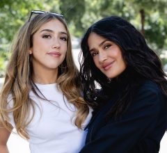 Filha de Salma Hayek mantém Instagram privado aos 18 e a mãe celebra