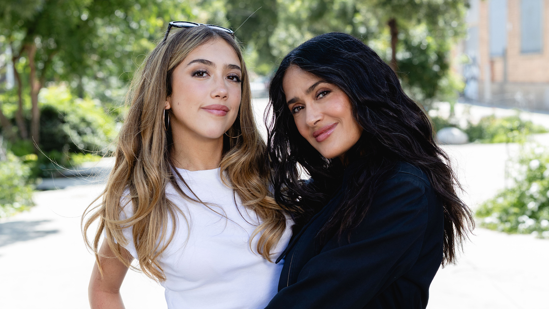 Filha de Salma Hayek mantém Instagram privado aos 18 e a mãe celebra
