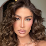 Bianca Andrade flagrada aos beijos com herdeiro de resort em casamento