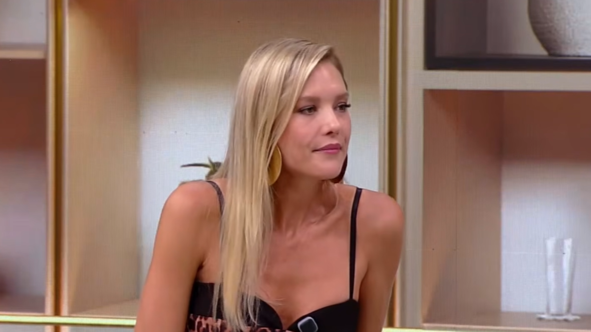 Gianne Albertoni quase deportada por revista na bagagem: "era uma ilha francesa"