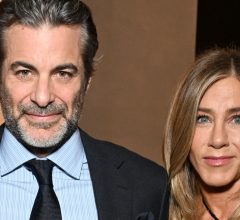Namorado de Jennifer Aniston fala sobre a relação em podcast: "Eu me sinto abençoado"