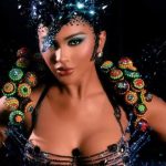 Mileide nega negociação com Grande Rio e ri da coroa imaginária que a internet colocou na cabeça dela