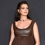 Anne Hathaway explica o meme do cupcake e a história por trás é bem pesada