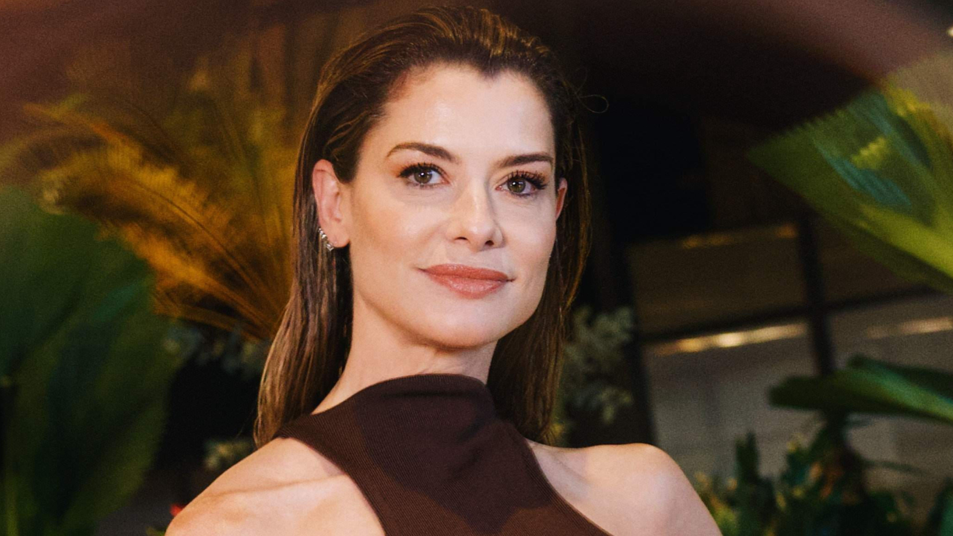 Alinne Moraes revela que não beija ninguém desde outubro: "Casada comigo mesma"