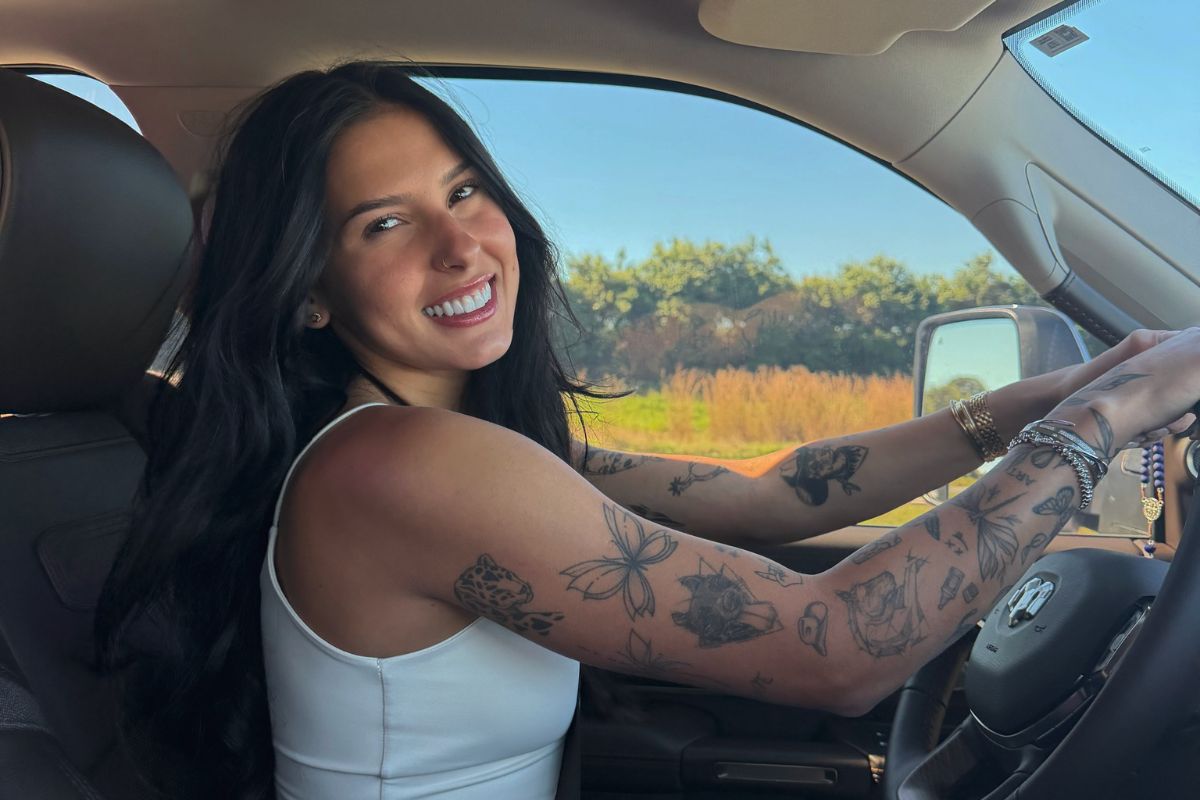 Ana Castela de biquíni vermelho detona a internet e a dieta do sertanejo