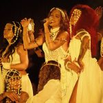 Anitta estreia turnê "Equilibrium" com 42 músicas e covers de Gilberto Gil e Natiruts
