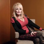 Trump decreta luto por Dolly Parton e manda bandeiras dos EUA a meio-mastro
