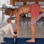 Gisele Bündchen treina em iate com filho de 18 meses e ninguém aguenta