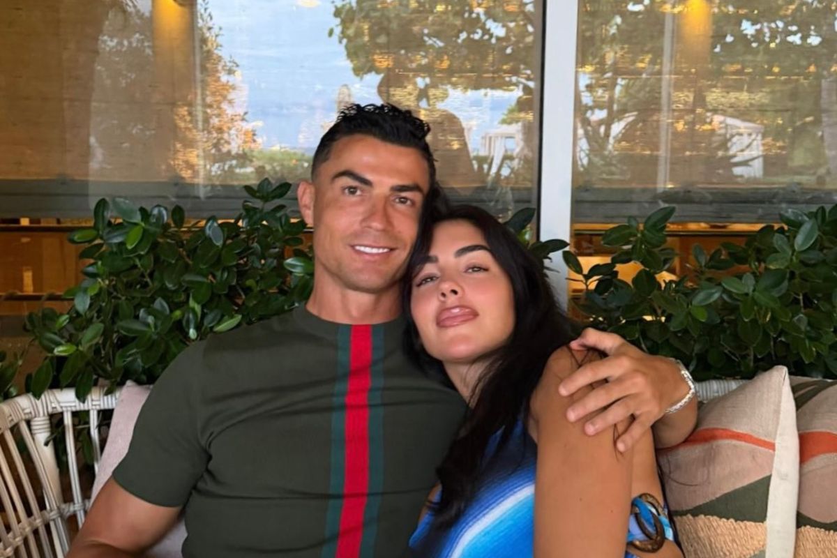 Cristiano Ronaldo confirma casamento com Georgina e exibe as alianças