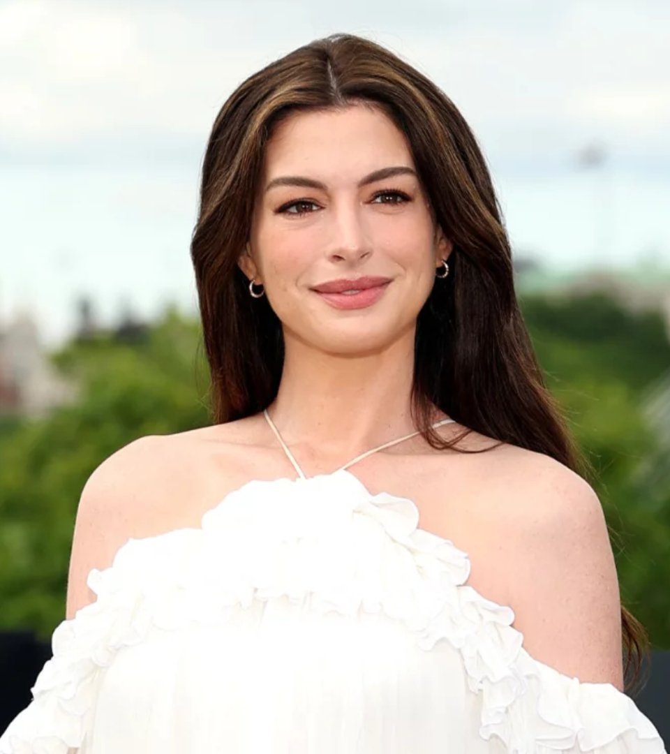 Anne Hathaway confirma: equipe insistiu com Julie Andrews para "Diário da Princesa 3", mas levou não