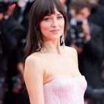 Dakota Johnson e Role Model terminam romance após menos de um ano