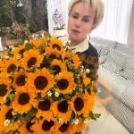 Ana Maria Braga recebe buquê gigante do marido e o tamanho fala tudo