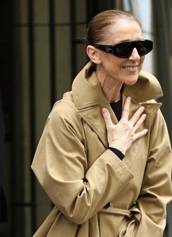 Céline Dion chega a Paris para o retorno mais aguardado da música