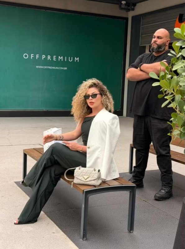 Daniella Motta contrata segurança após ameaças à barbearia nudista em Florianópolis