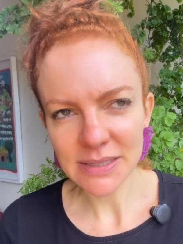 Maria Eduarda de Carvalho revela que nasceu com malformação na retina e é quase cega de um olho