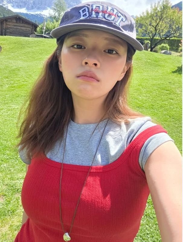 Jeongyeon sai da JYP e assina com a agência da irmã para virar atriz