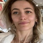 Paris Jackson revela como foi o reencontro com a mãe Debbie Rowe