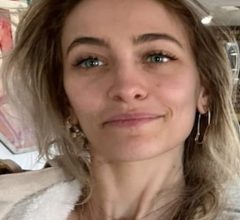 Paris Jackson revela como foi o reencontro com a mãe Debbie Rowe