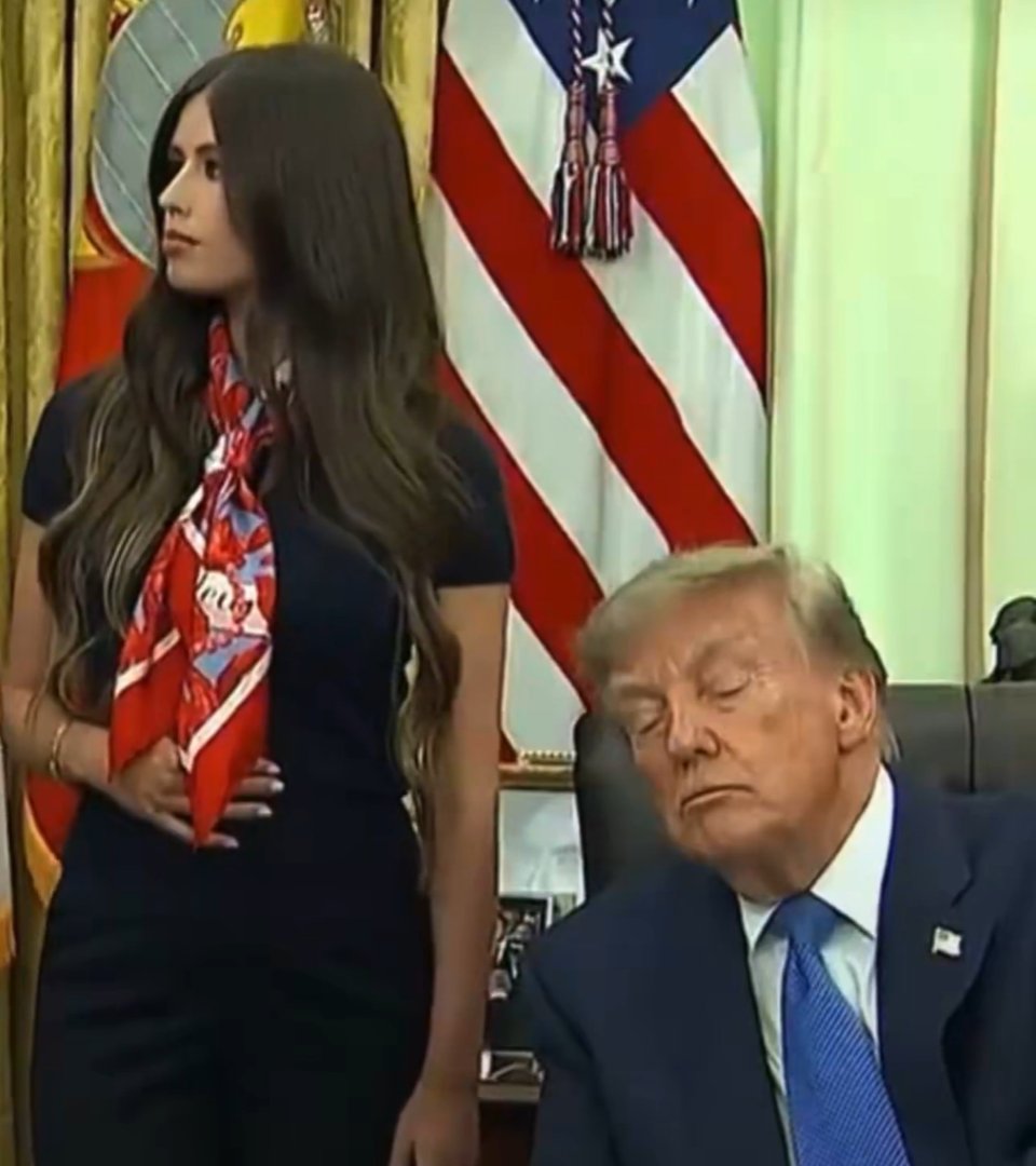 Funcionária da Casa Branca vira meme por teoria de que dava choques em Trump
