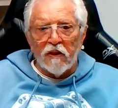Carlos Alberto de Nóbrega chora ao responder ex-esposa sobre divórcio e atual manda recado