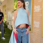 Anne Hathaway detona teoria de barriga falsa e expõe o caos da pré-estreia