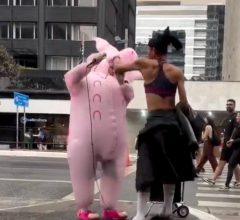 Porquinho da Paulista leva tapa ao vivo e desaba: "Sempre me senti sozinho"