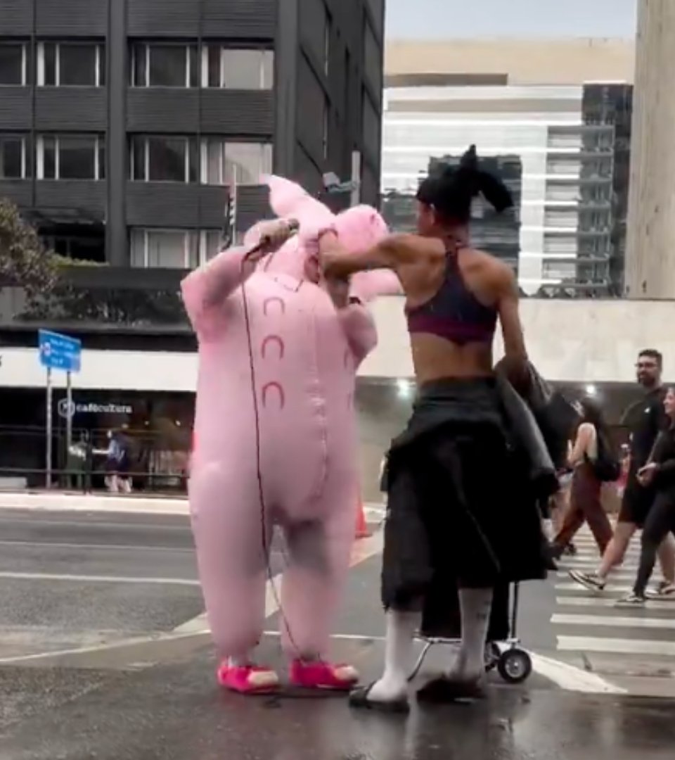 Porquinho da Paulista leva tapa ao vivo e desaba: "Sempre me senti sozinho"