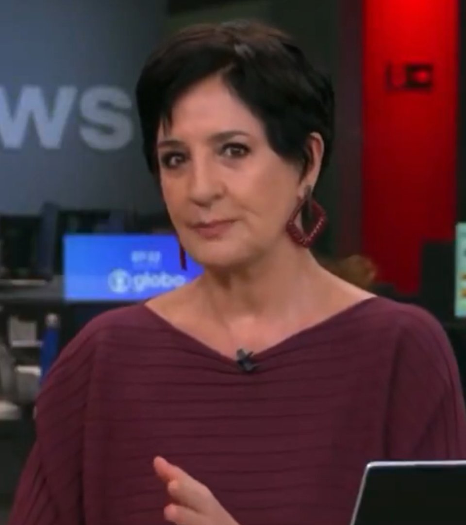 Funcionário da GloboNews "paga cofrinho" ao vivo durante o "Em Ponto"
