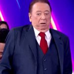 Raul Gil perde as calças ao vivo no SBT e Patrícia Abravanel culpa o pai