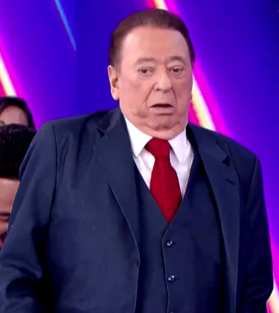 Raul Gil perde as calças ao vivo no SBT e Patrícia Abravanel culpa o pai