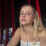 Isabella Scherer posa com barrigão na reta final e não acredita no próprio tamanho