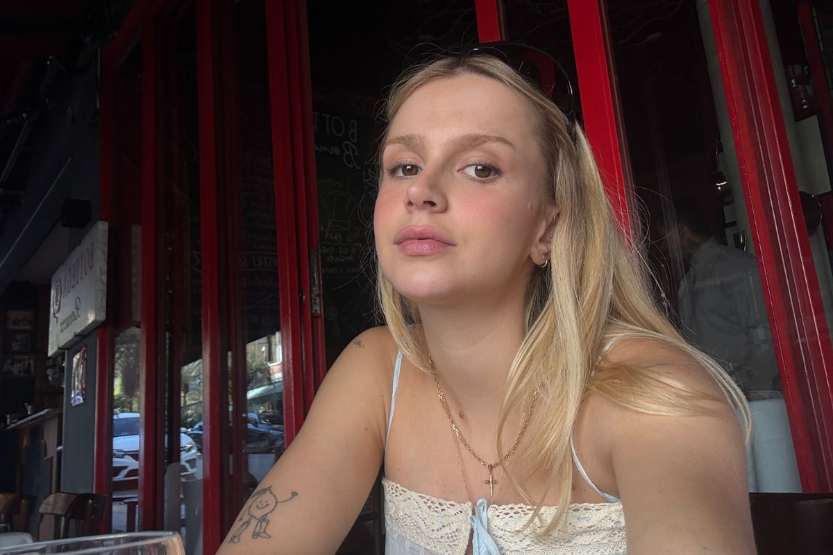 Isabella Scherer posa com barrigão na reta final e não acredita no próprio tamanho
