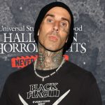 Travis Barker revela que a filha "previu" o acidente aéreo de 2008