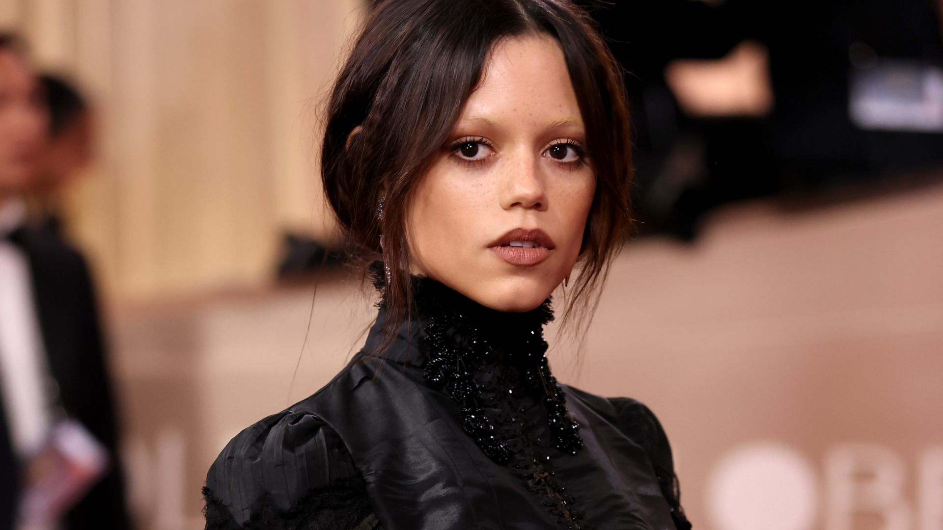 Irmã de Jenna Ortega entra em campo após web se preocupar com aparência da atriz