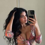Kylie Jenner volta ao YouTube sem maquiagem e fãs entram em colapso com o skincare
