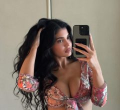 Kylie Jenner volta ao YouTube sem maquiagem e fãs entram em colapso com o skincare