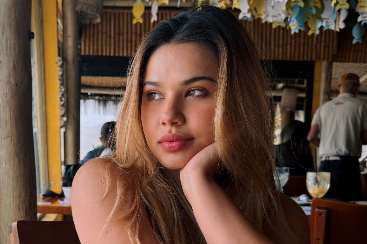 Marina Versos caracterizada como Marília Mendonça nas primeiras fotos do filme